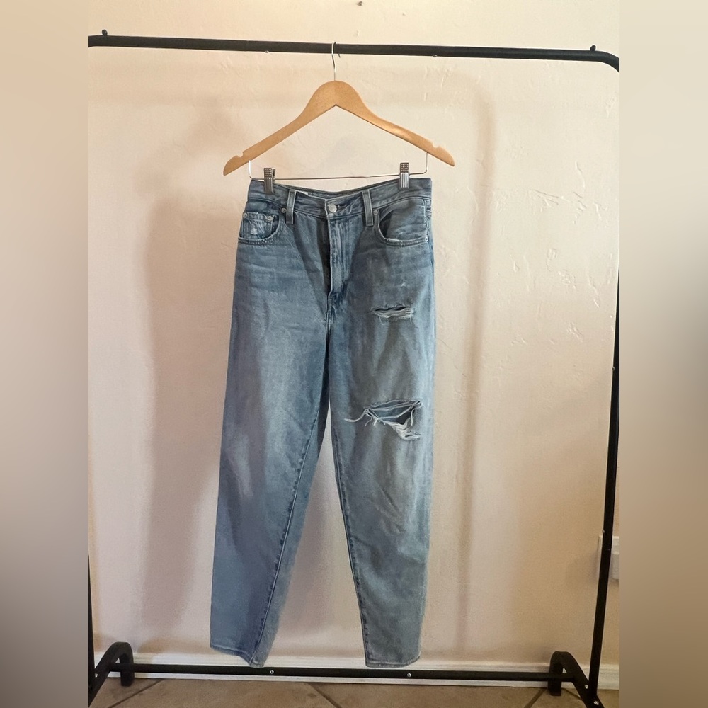 Levi's Premium High Loose Taper Fit Jeans Light
Wash Size 26